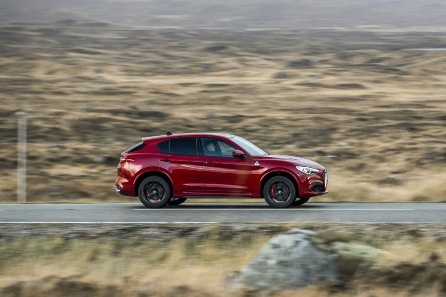 Alfa Romeo Stelvio Quadrifoglio (949) 2018 года  (UK) (фото 18 из 59)